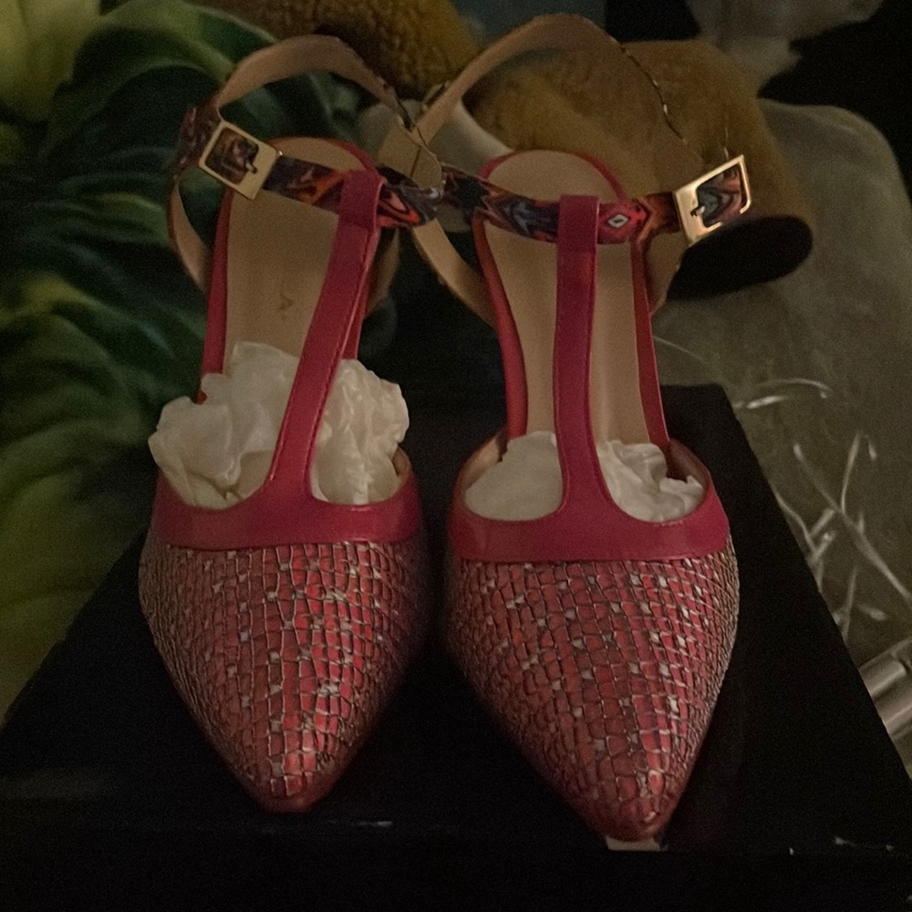 They  pink with blue